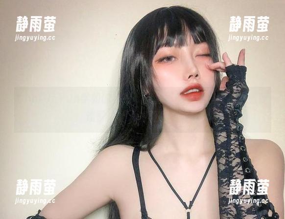 Choi Ji Yun学姐的私拍，转身间的优雅和俏皮，重重迷雾总让人想再看一遍。